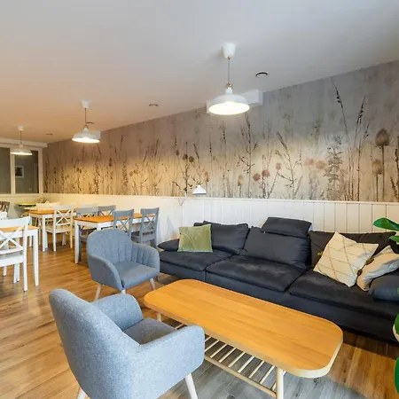 Black Lion Apartment Pcim