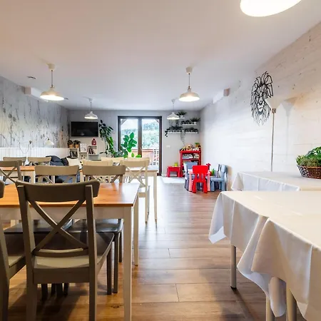 Black Lion Apartment *
